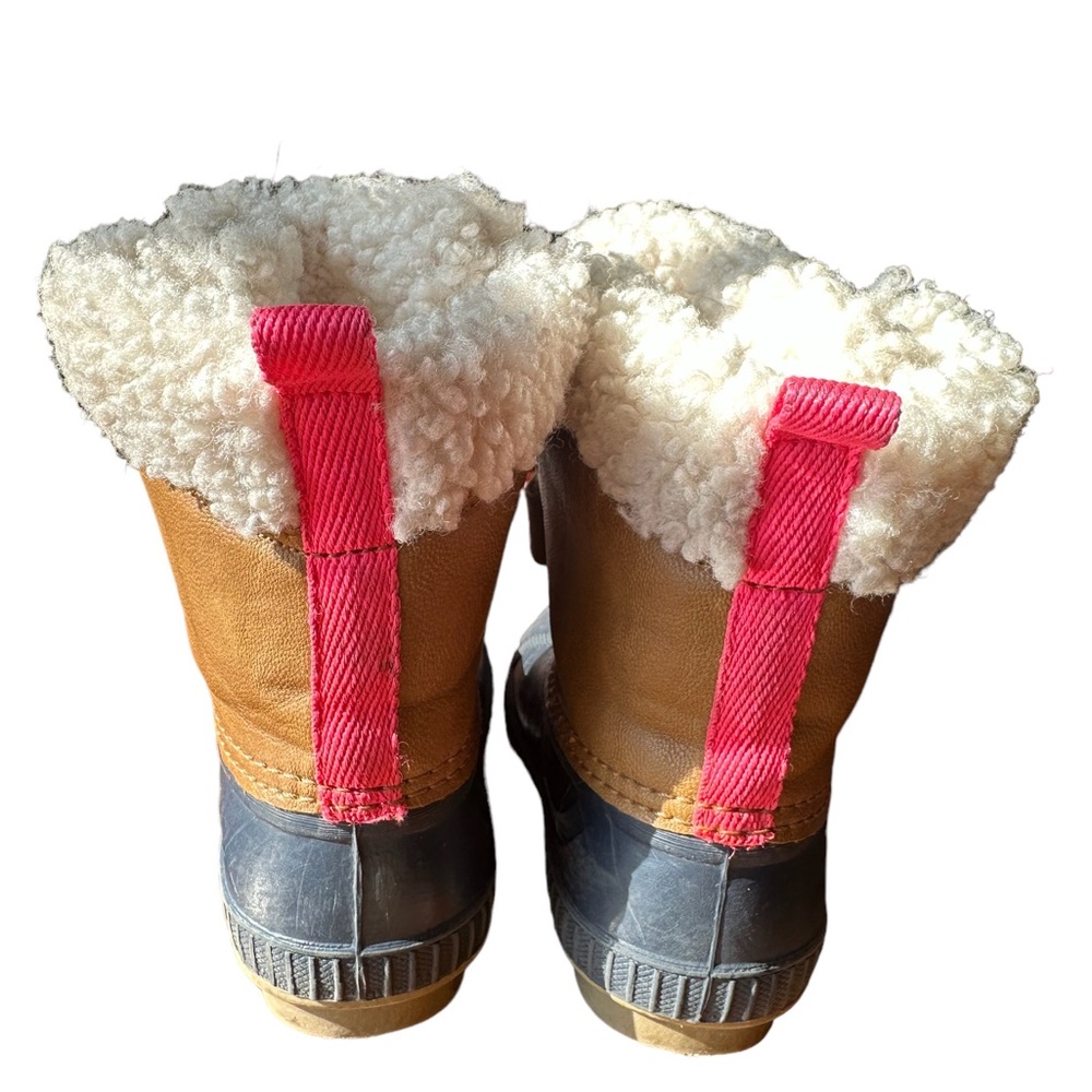 **3 for $30**
Gap kids duck boots - Picture 3 of 5